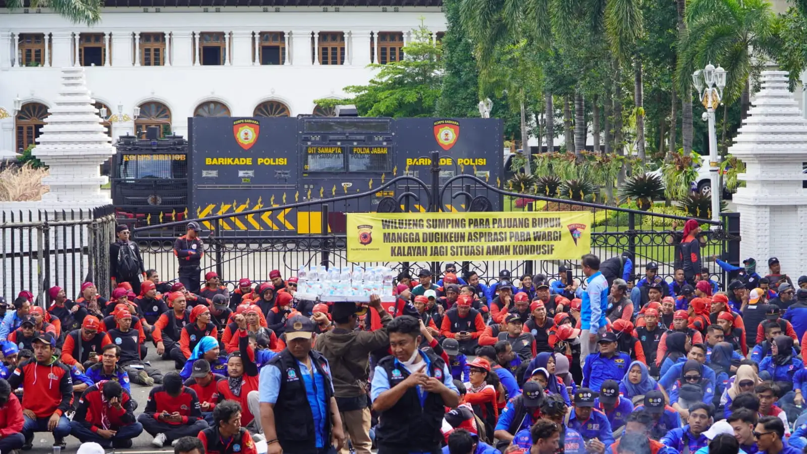 Ribuan Buruh Kawal Ketat Penetapan UMK 2026, Kota Bekasi Tertinggi di Jawa Barat